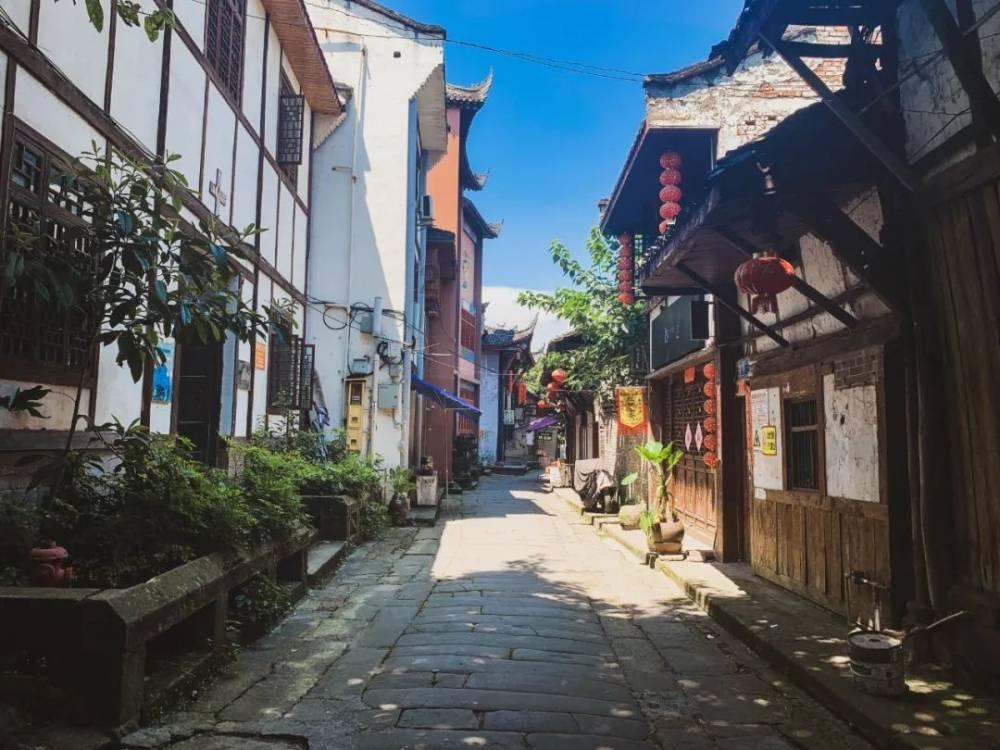 贫困女16年前被顶替上大学，冒名者当时也是个孩子，是否值得同情？游戏画面